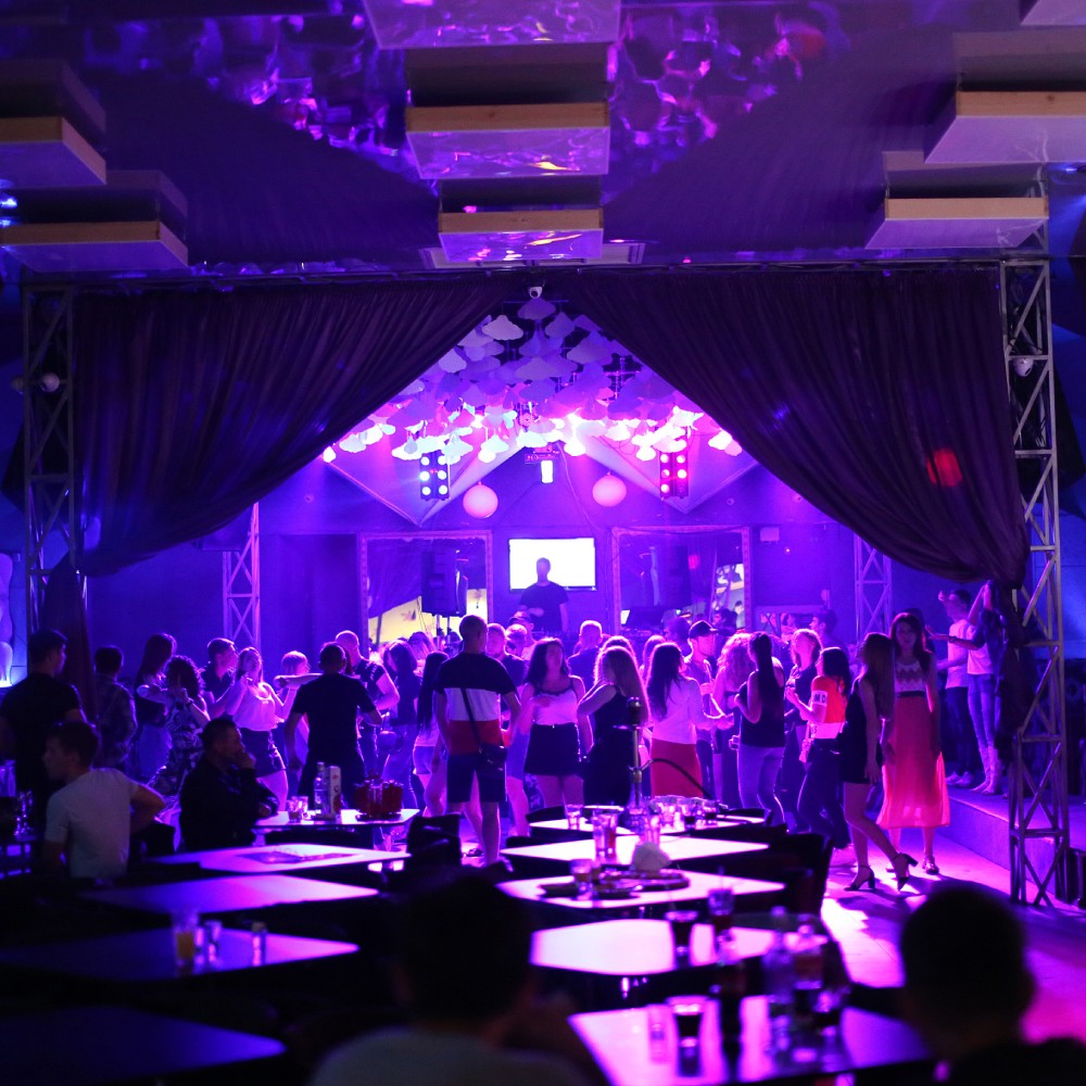 AdobeStock_554999295 Bar musical Aigues-Mortes